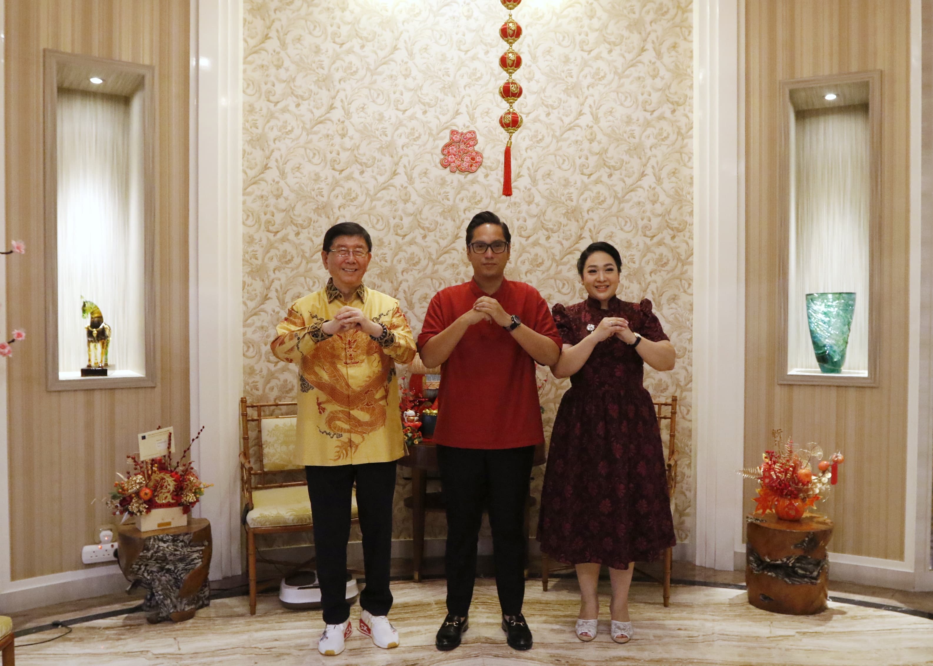 Perayaan Imlek 2577, Wali Kota Medan Didampingi Istri Kunjungi Rumah Tokoh Thionghoa Sumut